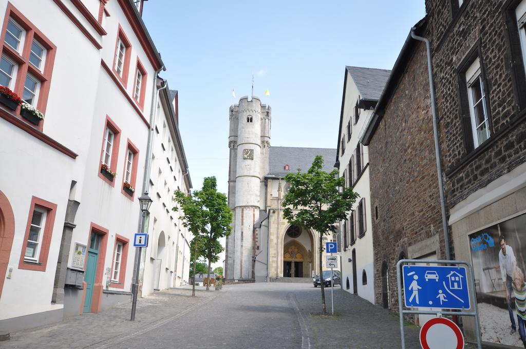 雅典餐厅酒店 Münstermaifeld 外观 照片